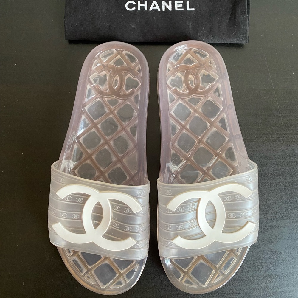 EUC Chanel CC Clear PVC Plastic Pool Sides size 37 w/dustbag fits 6/6.5